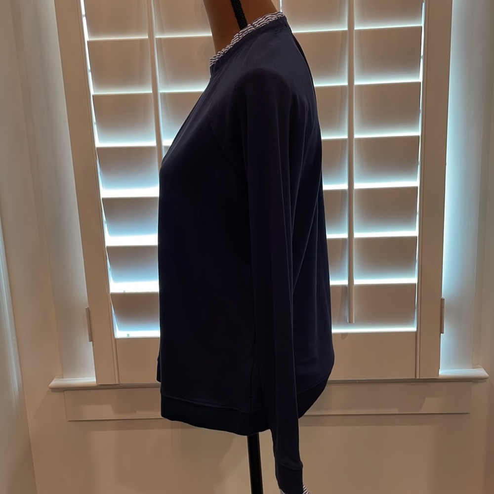 Navy blue pullover. - Picture 4 of 7